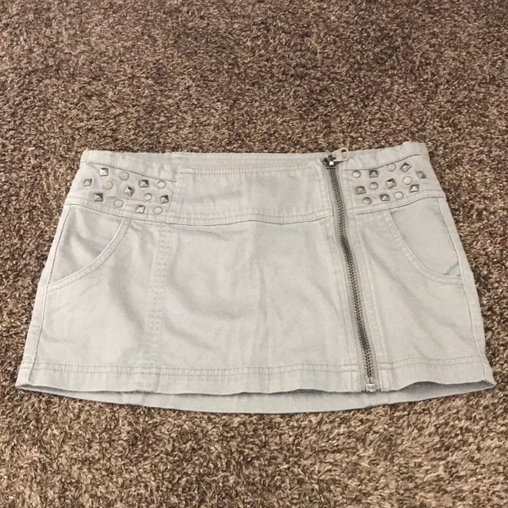 Guess Mini Skirt ⭐️